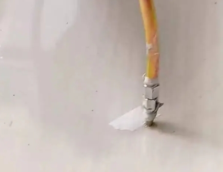 桥东瓷砖空鼓维修公司专业解答在瓷砖铺贴过程中，如果使用的砂料过粗（如全部使用了粗砂），可能会导致以下问题